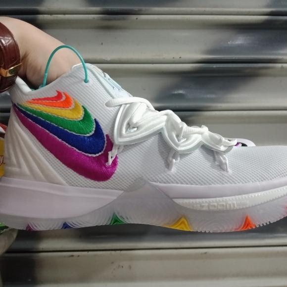 Nike Kyrie 5 Owen generation 5 men's basketball sh NWT Nike Kyrie 5 Owen generation 5 men's basketball sh NWT